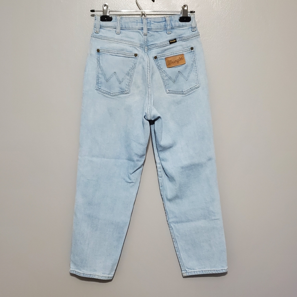 Wrangler Womens Mom Jeans Light Wash High Rise Cropped Size 26x28 - Picture 4 of 11